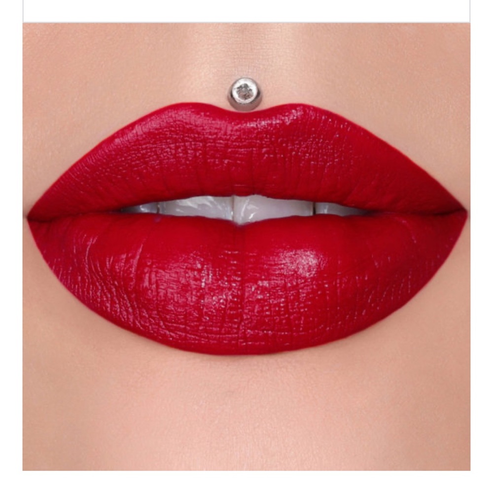 NEW!! Jeffree Star velvet trap lipstick in Redrum